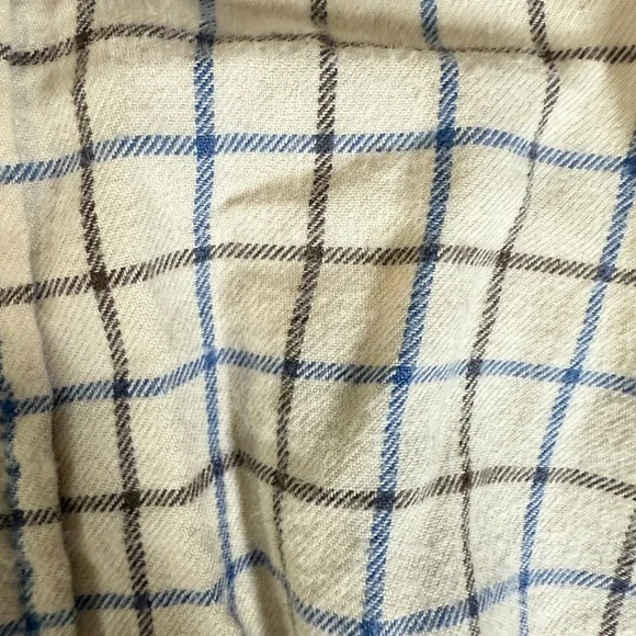 Uniqlo Flannel Check Button Down Shirt - Picture 4 of 9